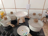 Jogo de panelas Colinox Style sobre o fogão a gás na cozinha de uma cliente